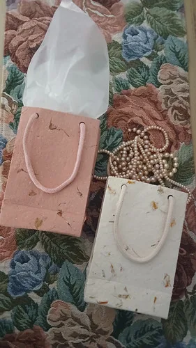 5 Gift Bags 4 x 6 x 1.5 inch